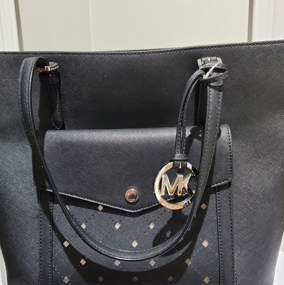 Purse - Picture 2 of 7